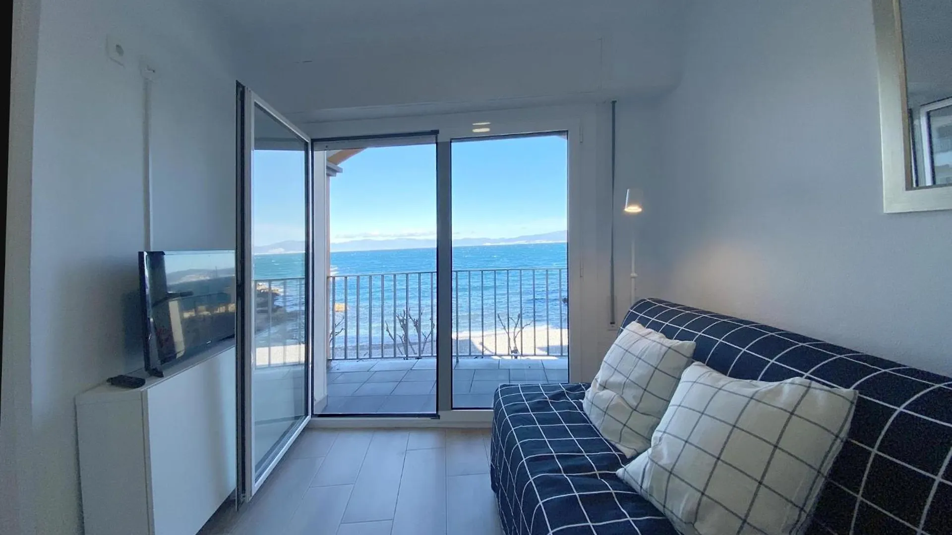 21107 Sea View Apartment L'Escala Spain