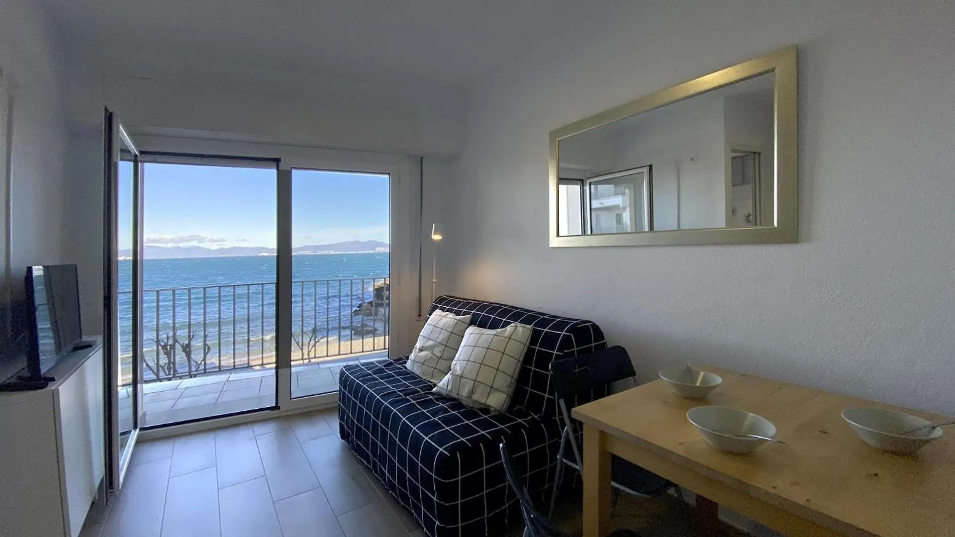 21107 Sea View Apartment L'Escala Spain